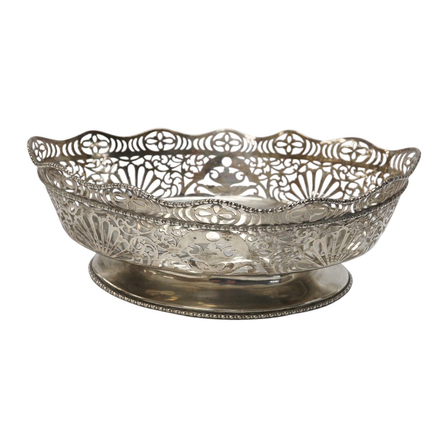 An Edwardian pierced silver oval bowl, Nathan & Hayes, Chester, 1908, 23.6cm, 11.8oz. Condition - poor to fair